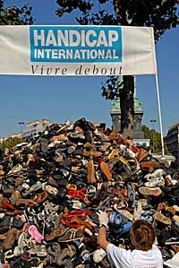 Pyramide de chaussures 2008 à Paris.